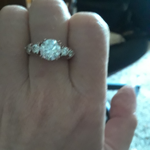 BELLA LUCA ROSE GOLD RING - Picture 2 of 8